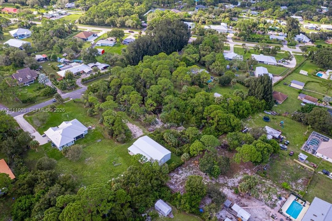 待售: $235,000 (1.36 acres)