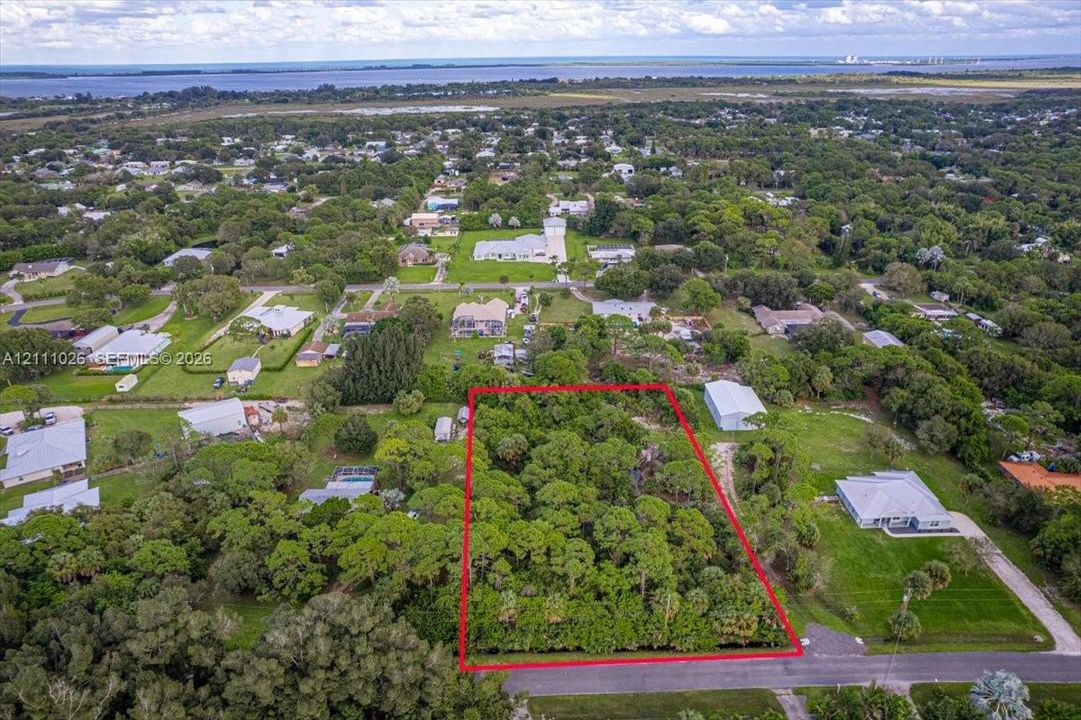 待售: $235,000 (1.36 acres)