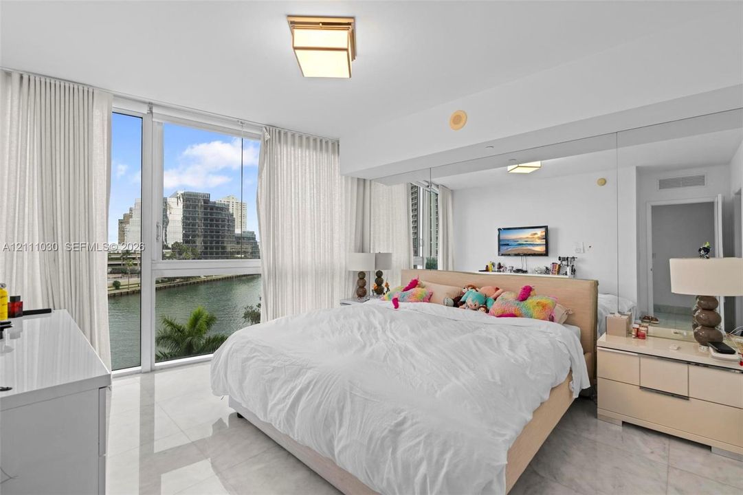 For Sale: $1,399,000 (3 beds, 2 baths, 1870 Square Feet)