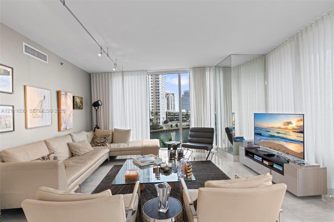 For Sale: $1,399,000 (3 beds, 2 baths, 1870 Square Feet)