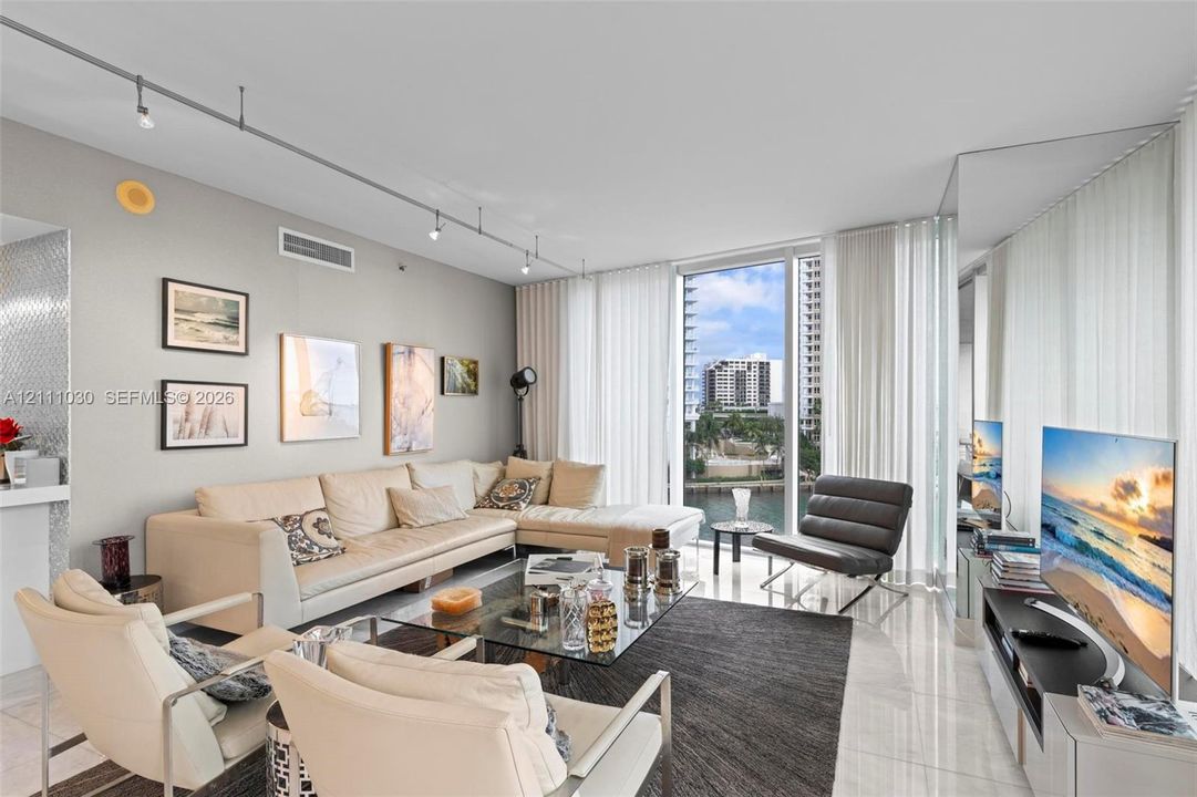For Sale: $1,399,000 (3 beds, 2 baths, 1870 Square Feet)