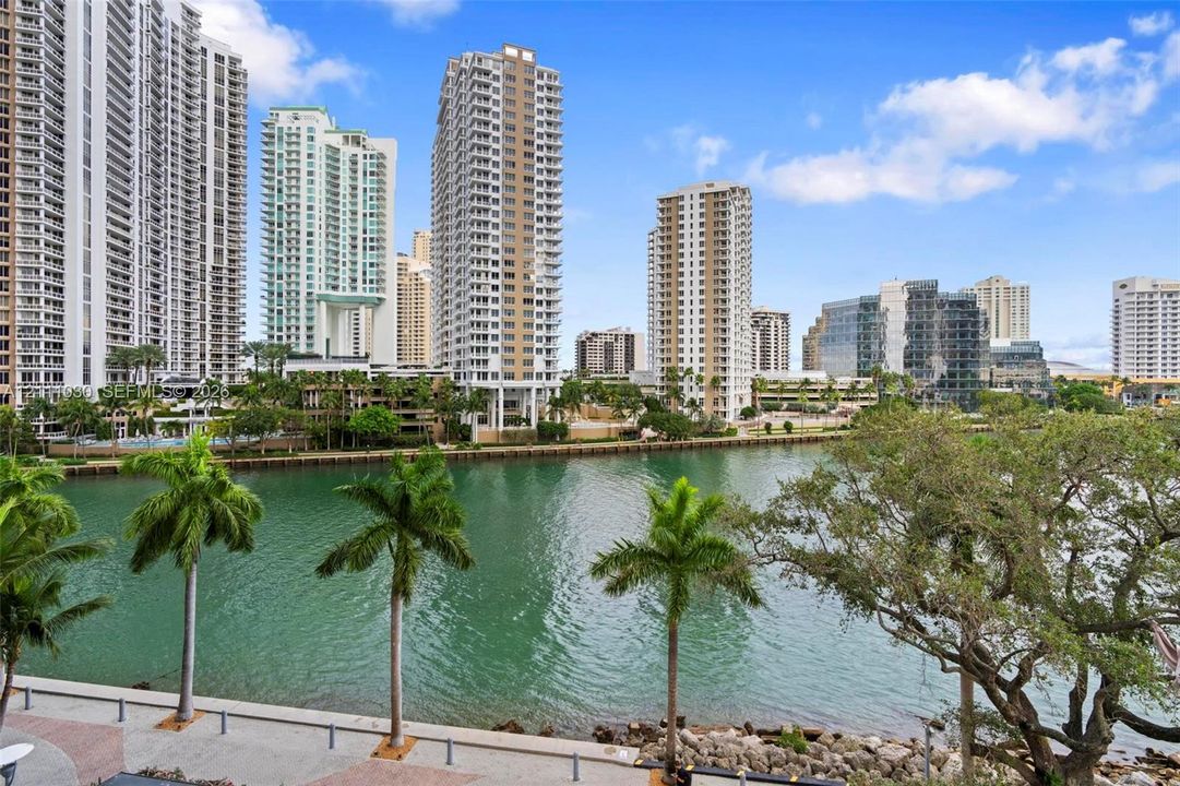 For Sale: $1,399,000 (3 beds, 2 baths, 1870 Square Feet)