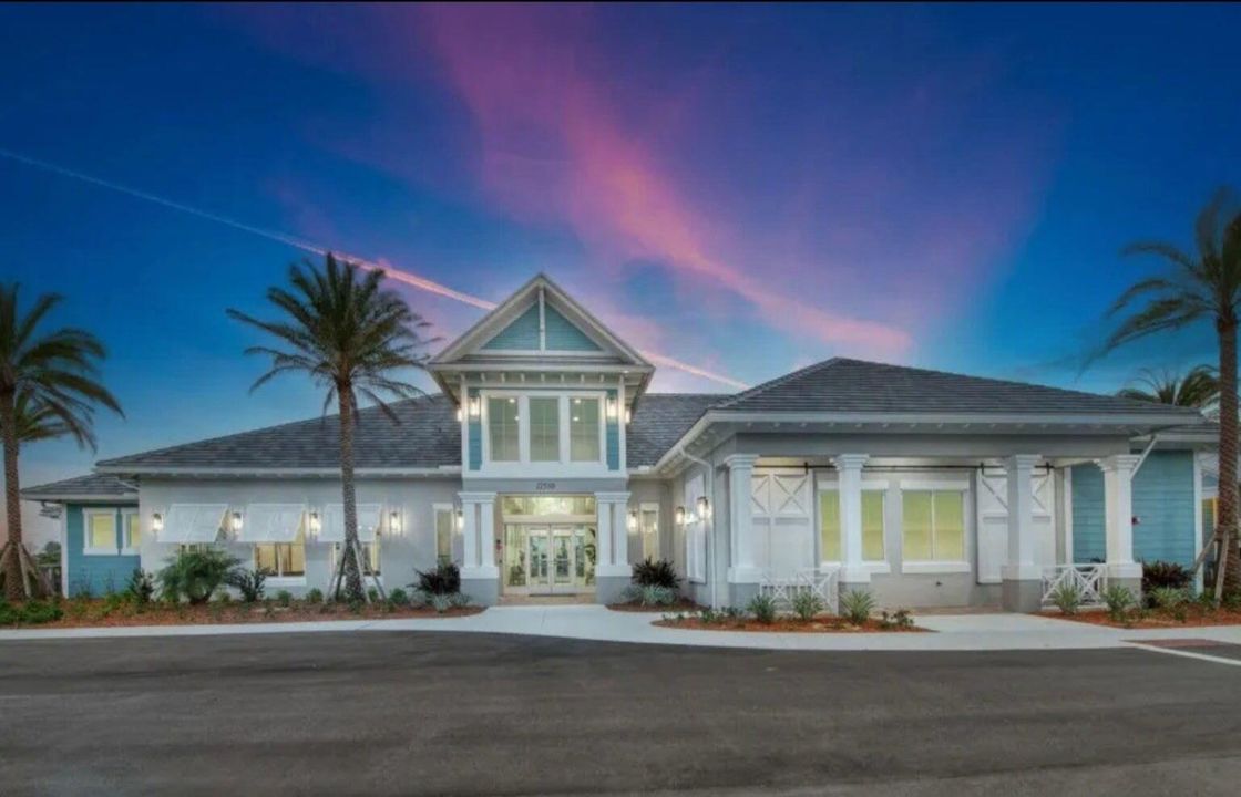 23_Clubhouse_Front