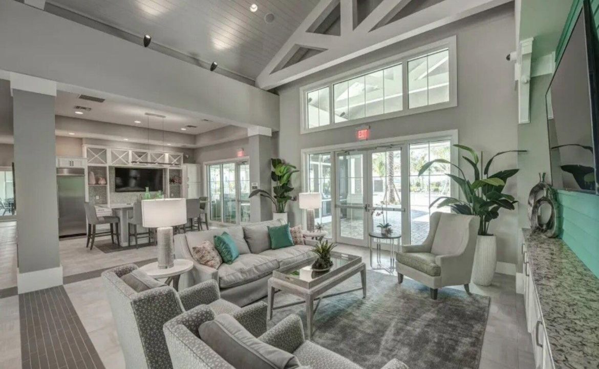 24_Clubhouse_Interior_Lounge