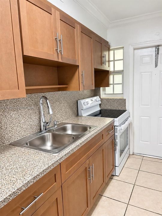 For Rent: $1,550 (1 beds, 1 baths, 653 Square Feet)