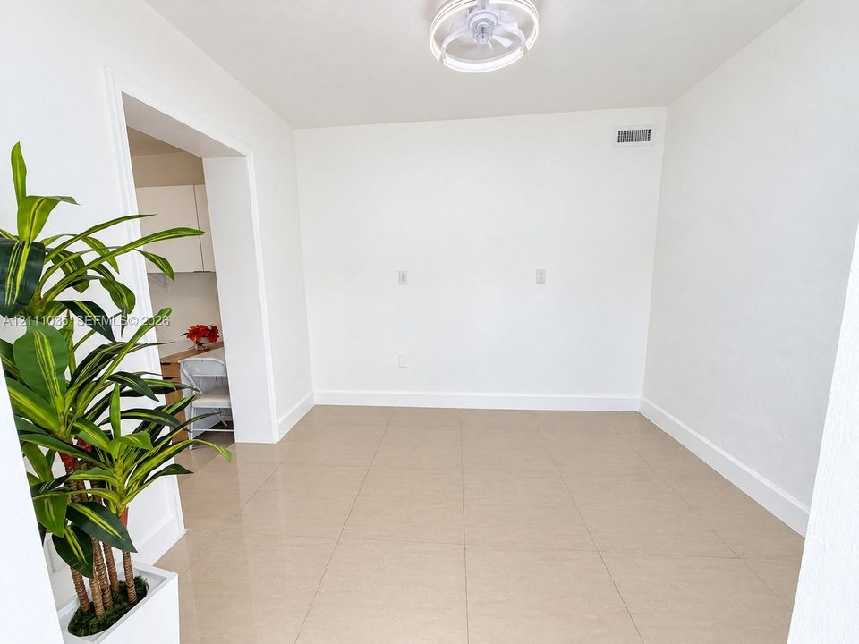 For Rent: $1,650 (1 beds, 1 baths, 1432 Square Feet)
