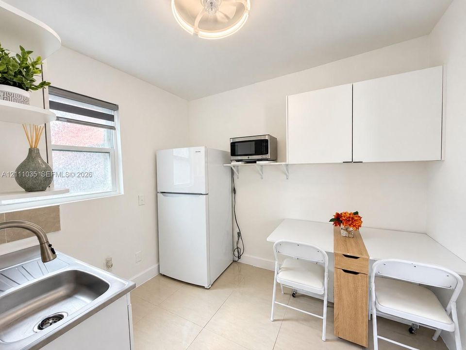 For Rent: $1,650 (1 beds, 1 baths, 1432 Square Feet)