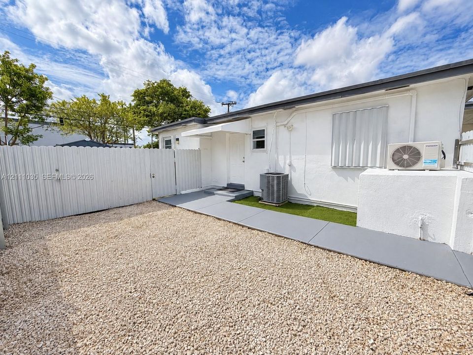 For Rent: $1,650 (1 beds, 1 baths, 1432 Square Feet)