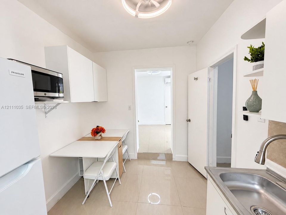 For Rent: $1,650 (1 beds, 1 baths, 1432 Square Feet)