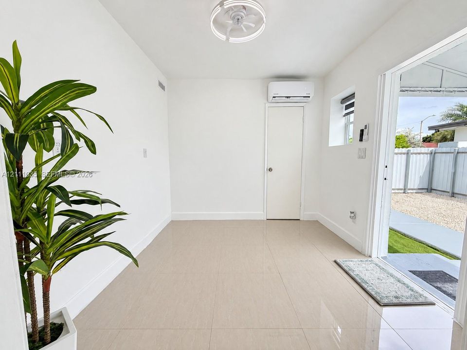 For Rent: $1,650 (1 beds, 1 baths, 1432 Square Feet)