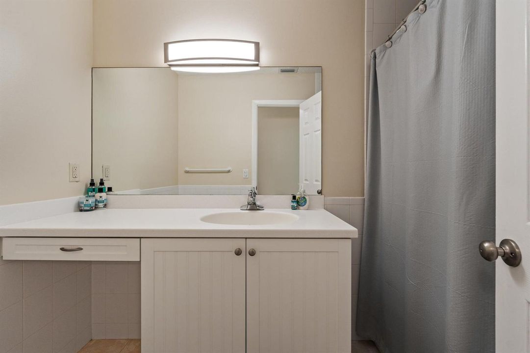 16 - Guest Bathroom