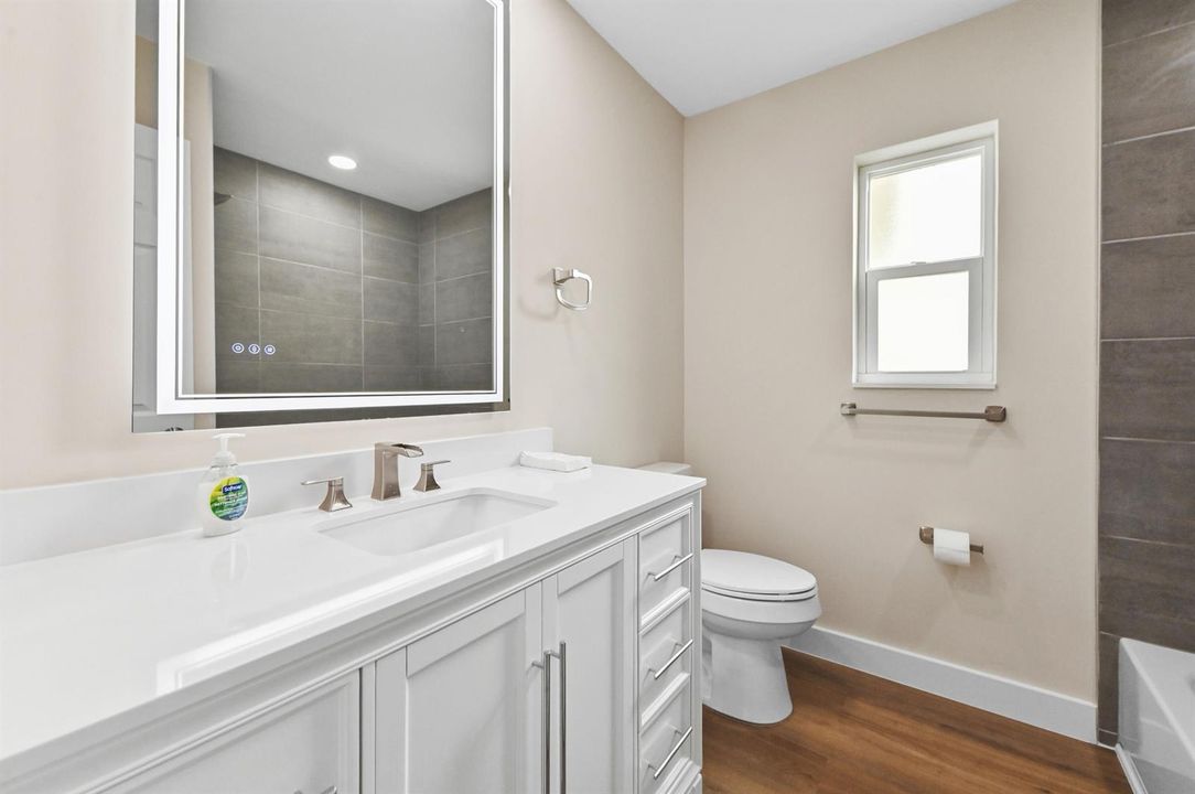 25 Bathroom 01