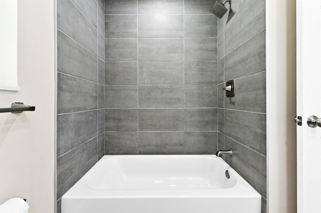 26 Bathroom 02