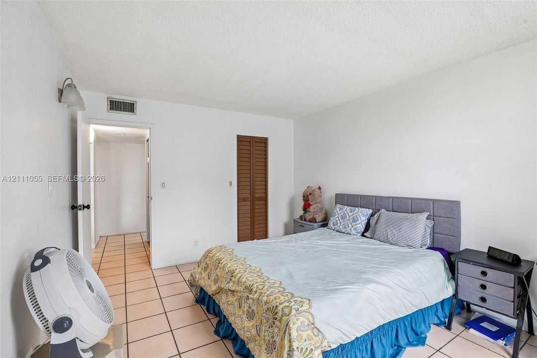 For Rent: $1,950 (1 beds, 1 baths, 712 Square Feet)