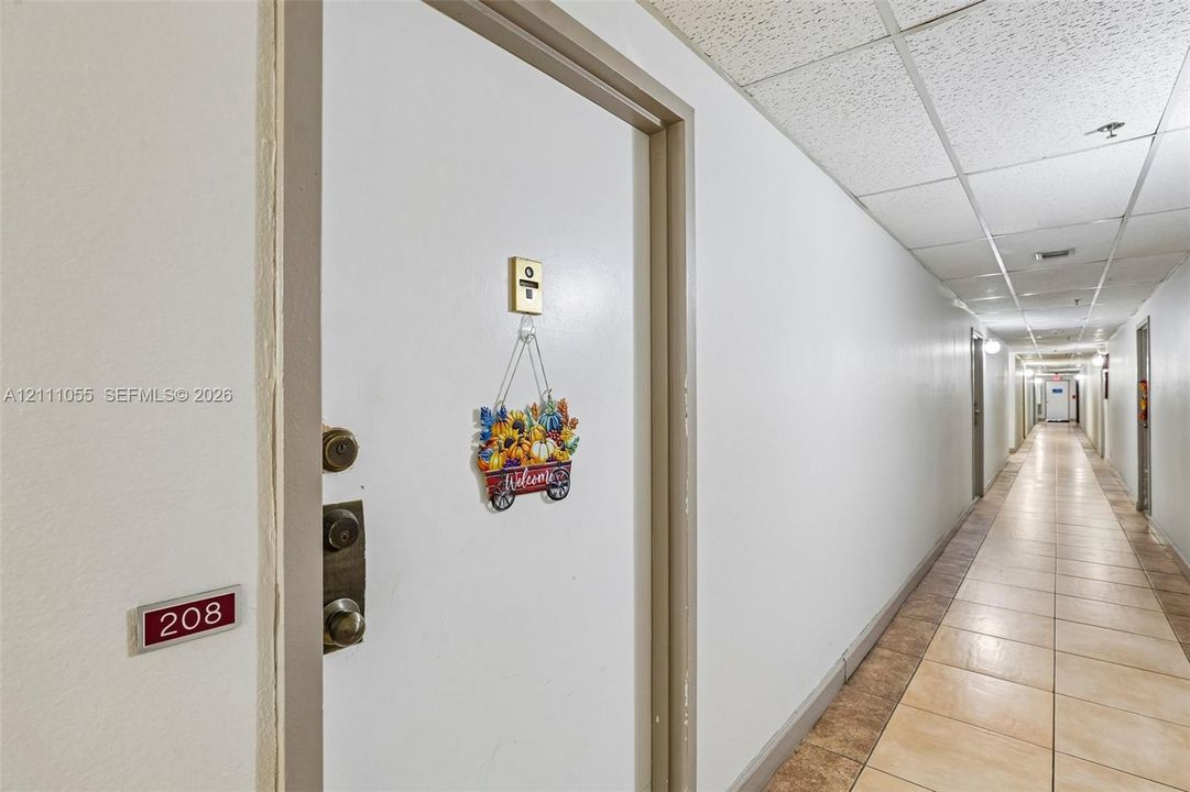 For Rent: $1,950 (1 beds, 1 baths, 712 Square Feet)