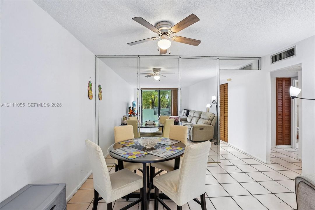 For Rent: $1,950 (1 beds, 1 baths, 712 Square Feet)