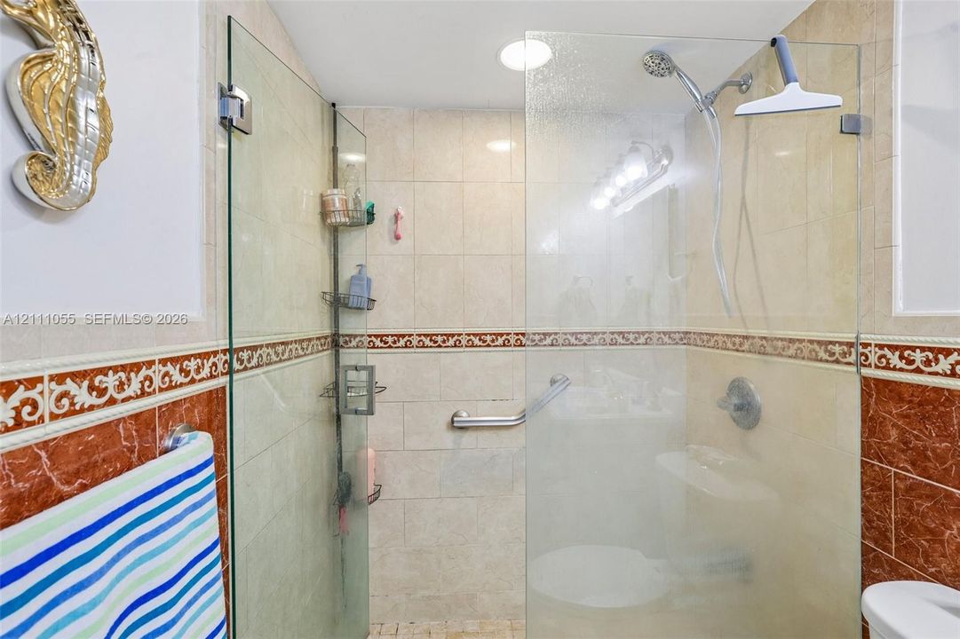 For Rent: $1,950 (1 beds, 1 baths, 712 Square Feet)