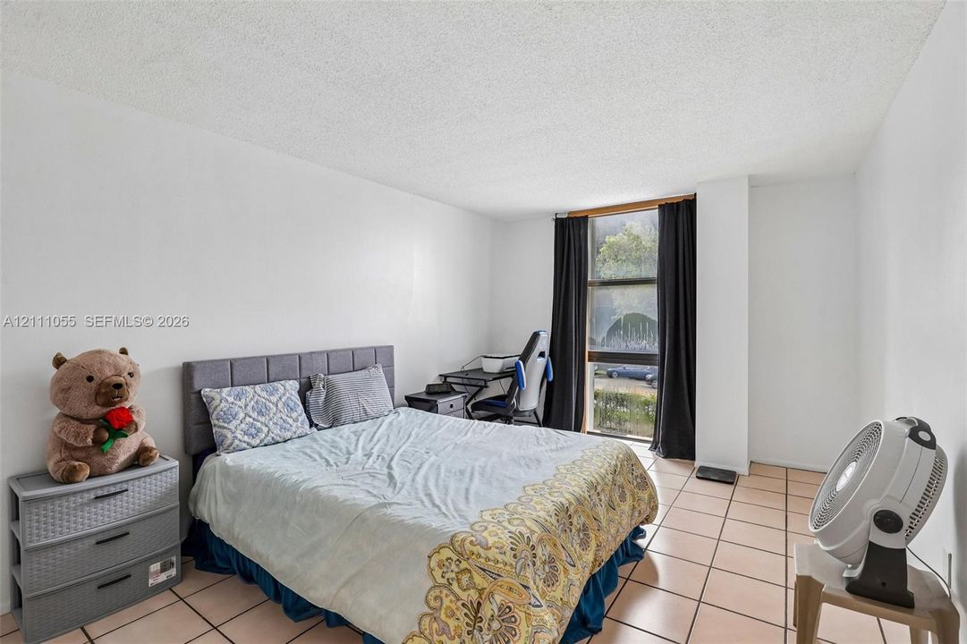 For Rent: $1,950 (1 beds, 1 baths, 712 Square Feet)