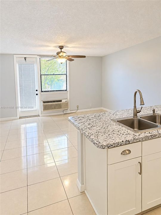 For Rent: $1,400 (0 beds, 1 baths, 468 Square Feet)
