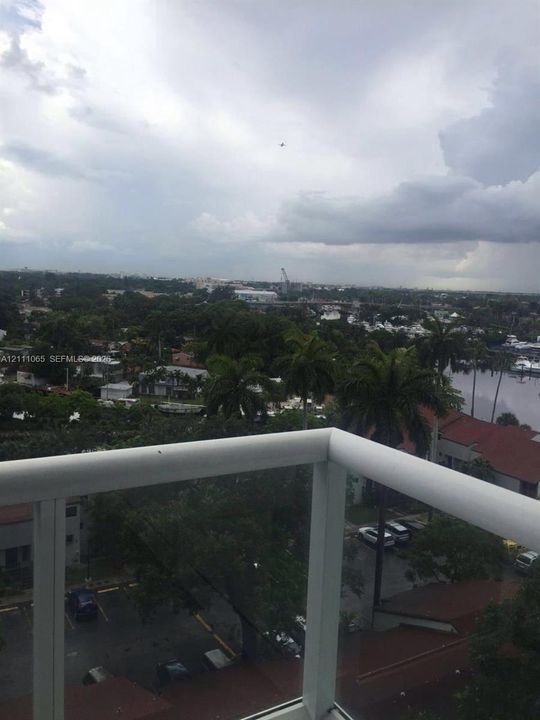 For Rent: $2,400 (1 beds, 1 baths, 637 Square Feet)