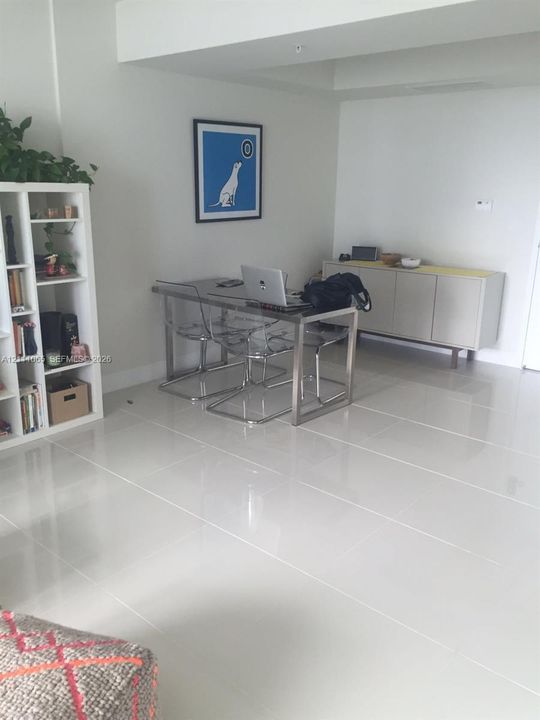 For Rent: $2,400 (1 beds, 1 baths, 637 Square Feet)