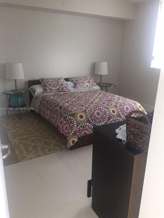 For Rent: $2,400 (1 beds, 1 baths, 637 Square Feet)