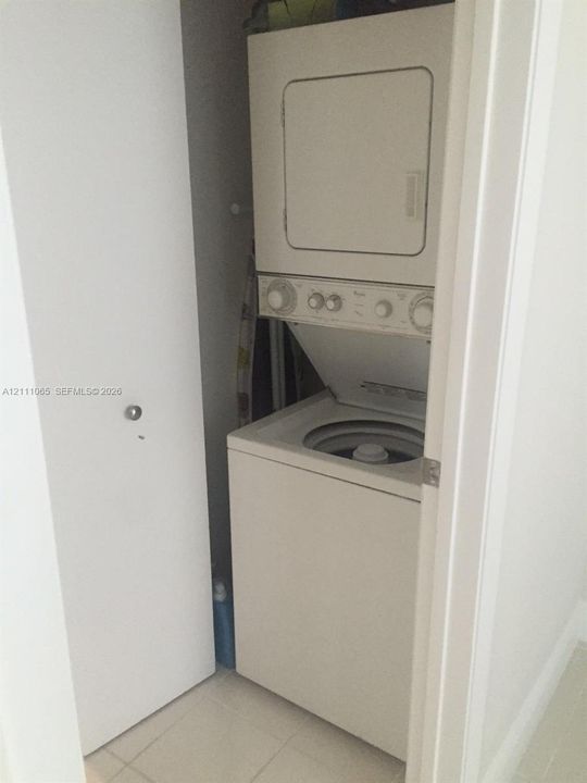 For Rent: $2,400 (1 beds, 1 baths, 637 Square Feet)