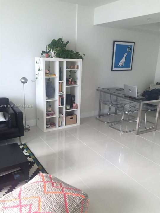 For Rent: $2,400 (1 beds, 1 baths, 637 Square Feet)
