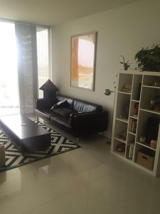 For Rent: $2,400 (1 beds, 1 baths, 637 Square Feet)