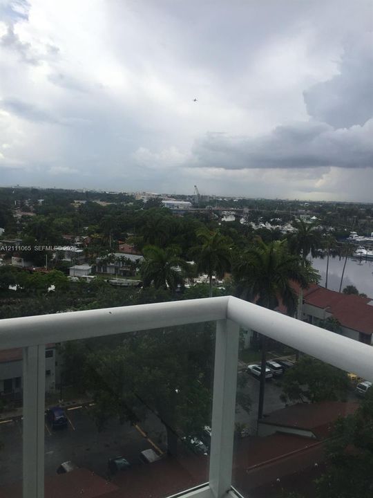 For Rent: $2,400 (1 beds, 1 baths, 637 Square Feet)