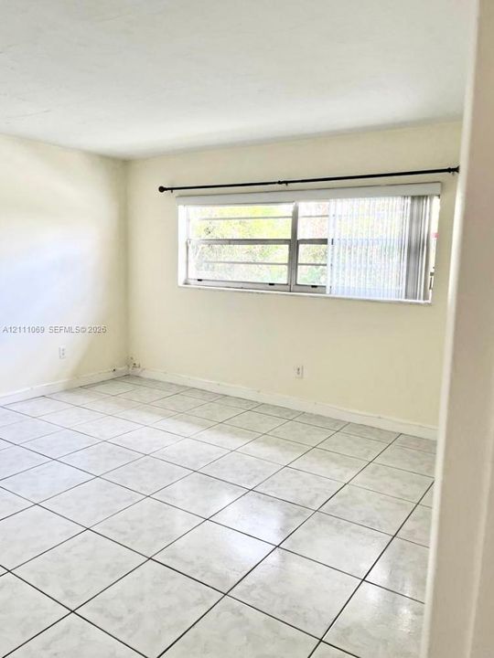 For Rent: $1,595 (1 beds, 1 baths, 1000 Square Feet)