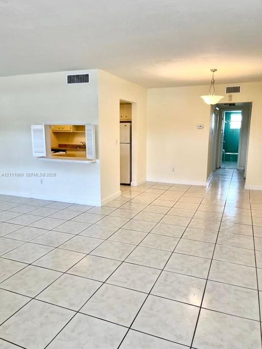For Rent: $1,595 (1 beds, 1 baths, 1000 Square Feet)