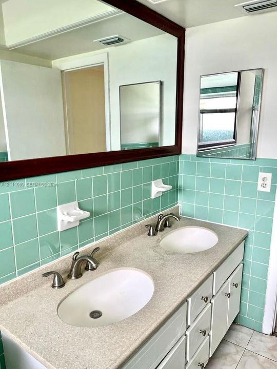 For Rent: $1,595 (1 beds, 1 baths, 1000 Square Feet)