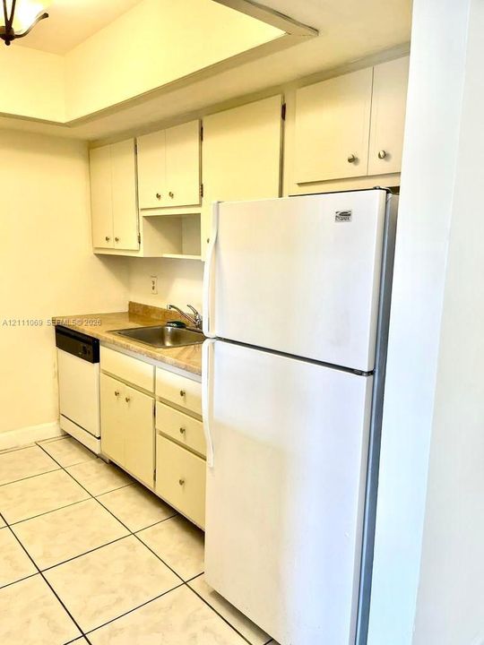 For Rent: $1,595 (1 beds, 1 baths, 1000 Square Feet)