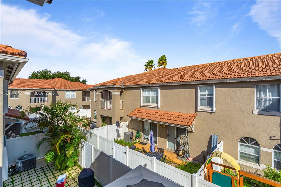 For Rent: $2,800 (2 beds, 2 baths, 1302 Square Feet)