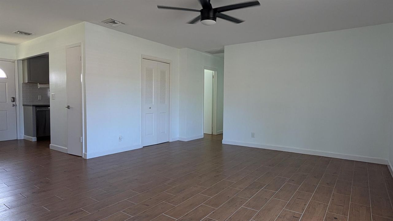 Living Room - 4