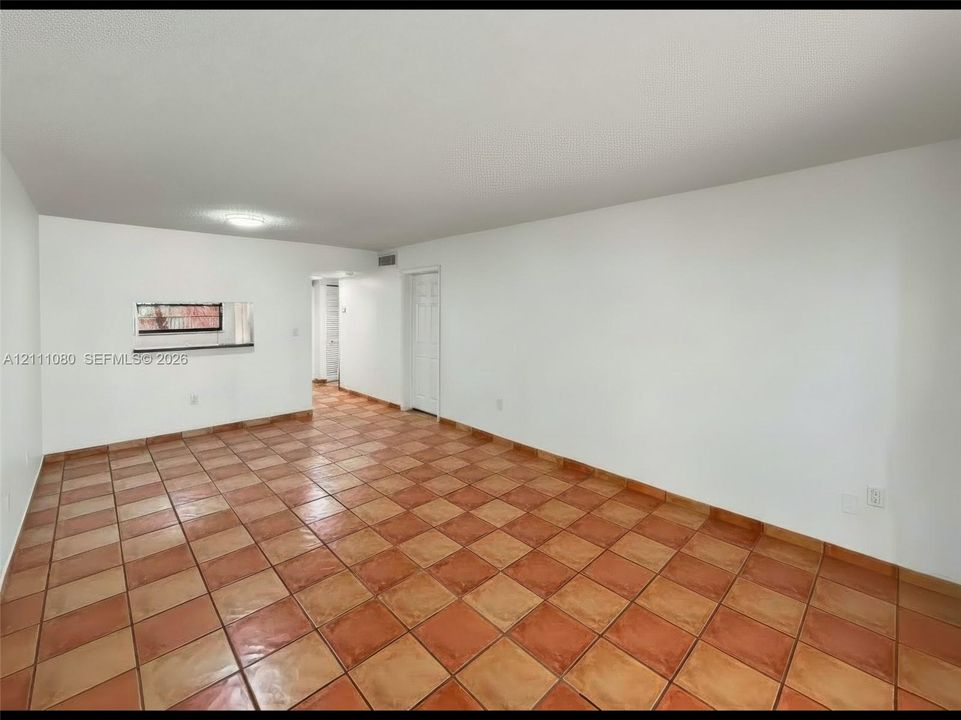 For Sale: $216,500 (1 beds, 1 baths, 787 Square Feet)