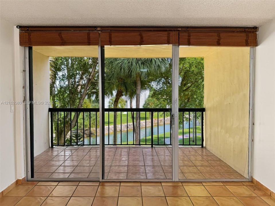 For Sale: $216,500 (1 beds, 1 baths, 787 Square Feet)
