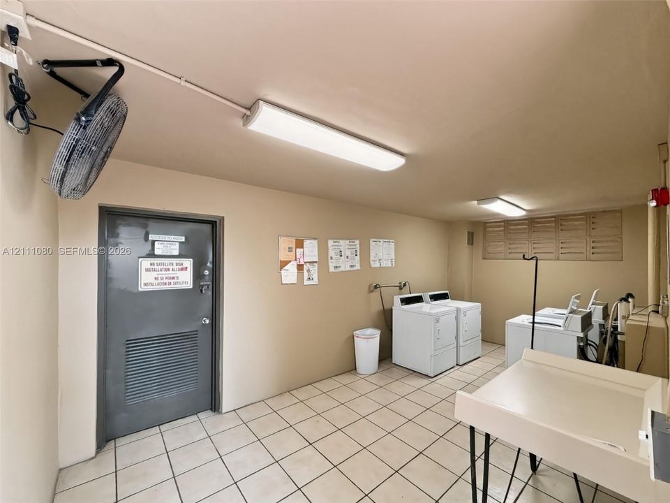 For Sale: $216,500 (1 beds, 1 baths, 787 Square Feet)