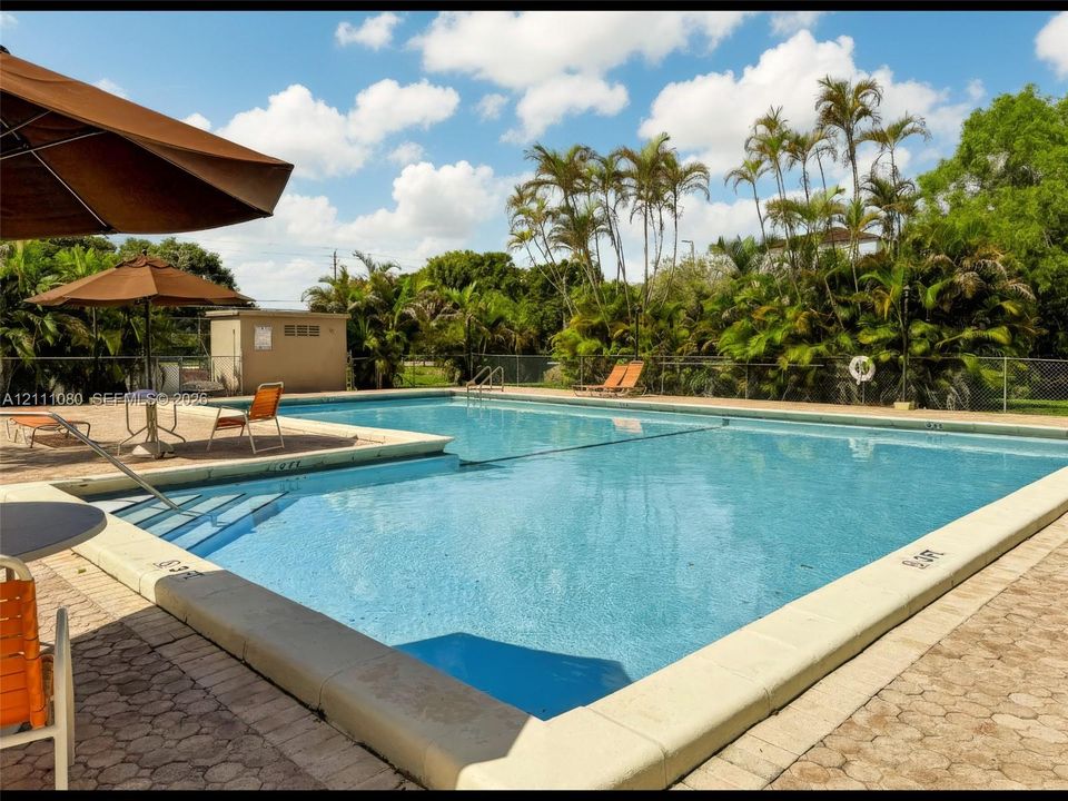 For Sale: $216,500 (1 beds, 1 baths, 787 Square Feet)