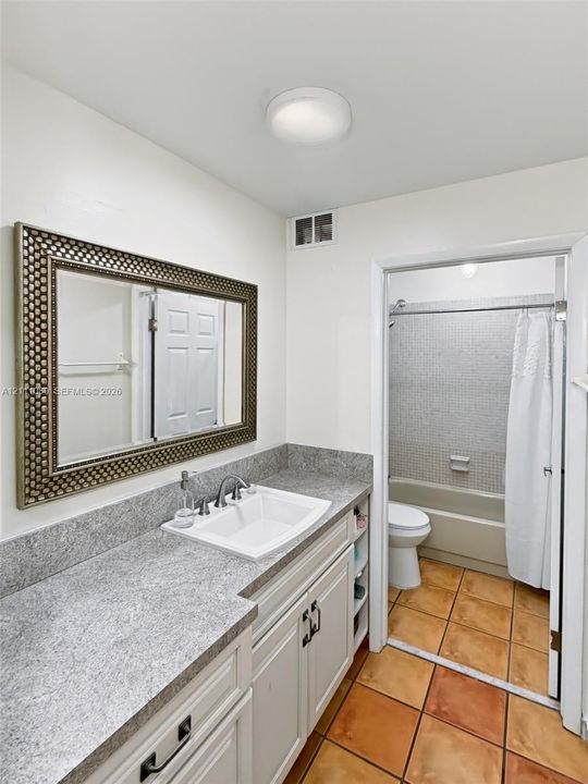 For Sale: $216,500 (1 beds, 1 baths, 787 Square Feet)