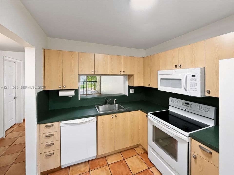 For Sale: $216,500 (1 beds, 1 baths, 787 Square Feet)