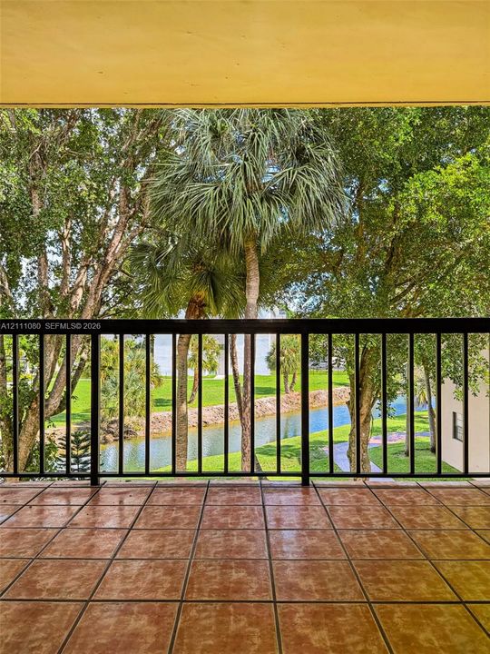 For Sale: $216,500 (1 beds, 1 baths, 787 Square Feet)