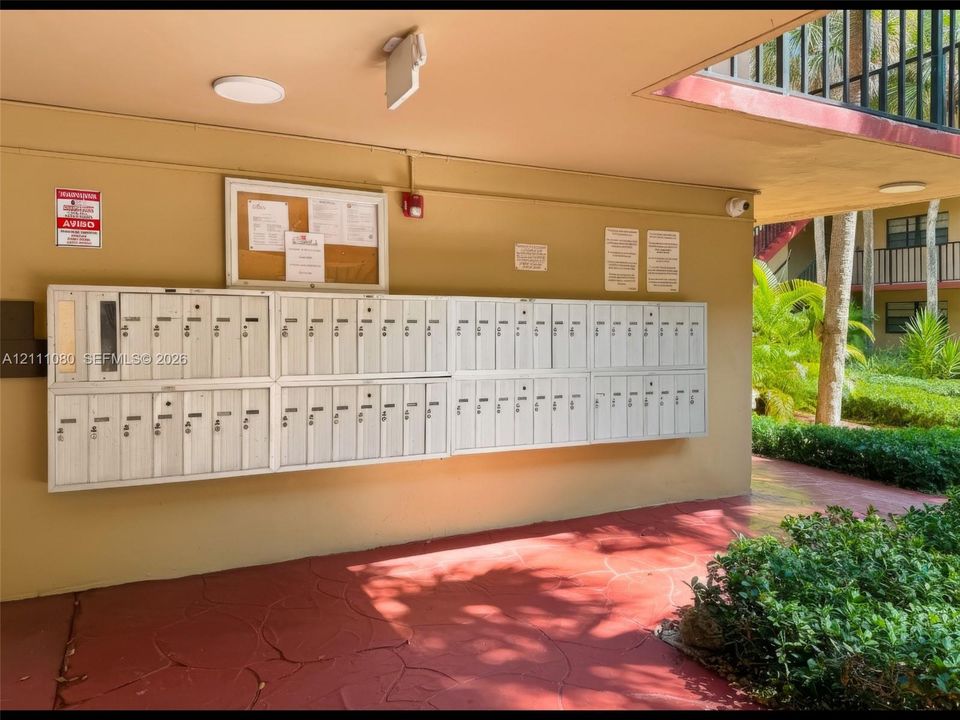 For Sale: $216,500 (1 beds, 1 baths, 787 Square Feet)