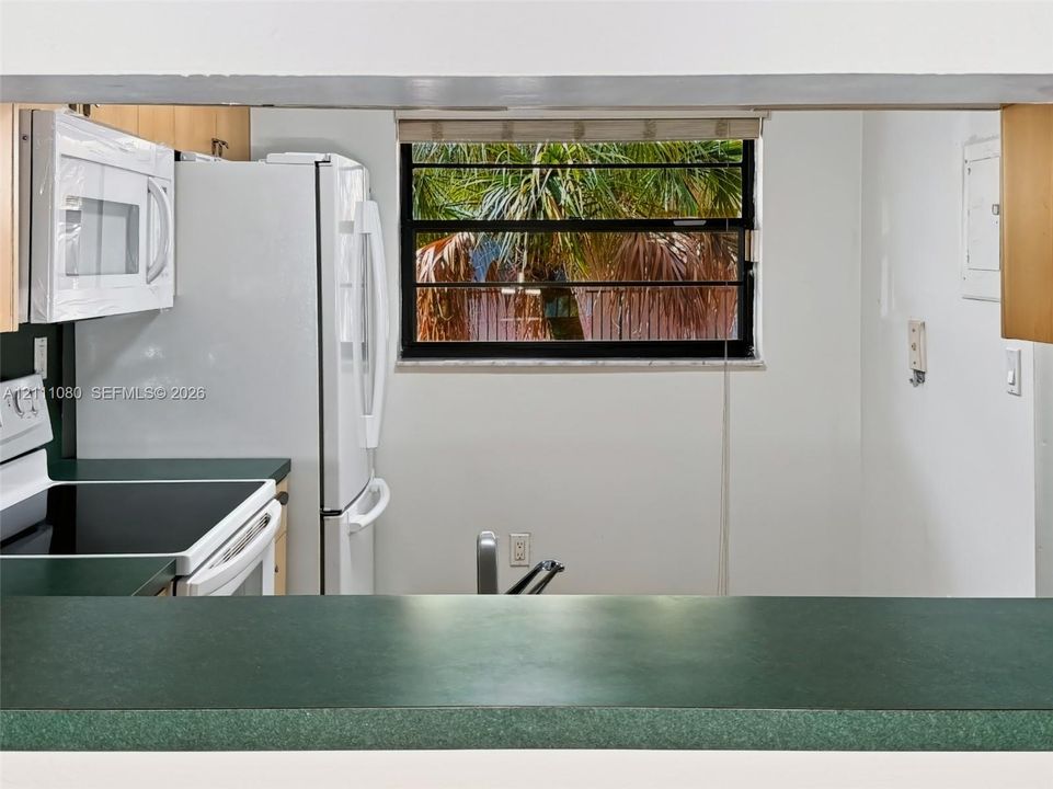 For Sale: $216,500 (1 beds, 1 baths, 787 Square Feet)