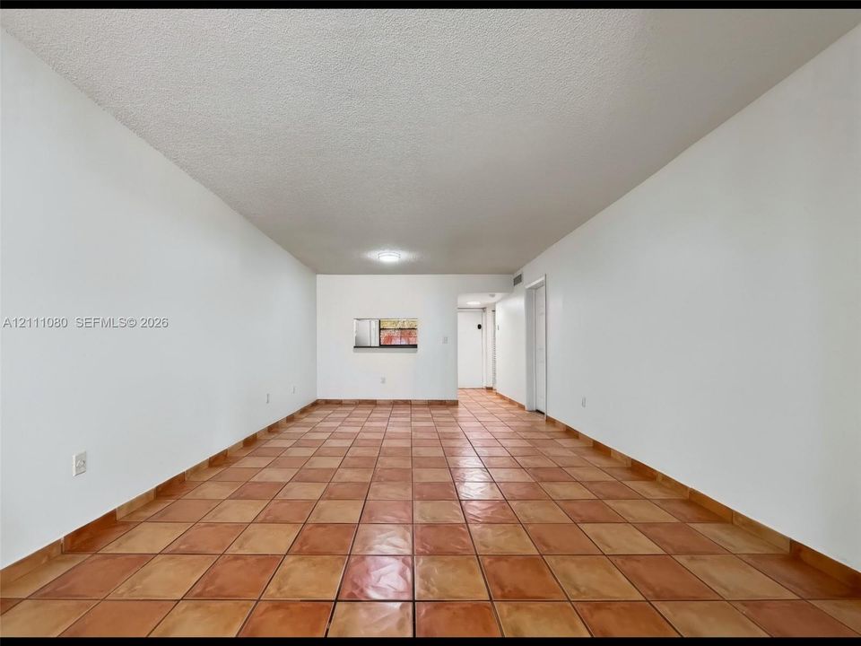 For Sale: $216,500 (1 beds, 1 baths, 787 Square Feet)