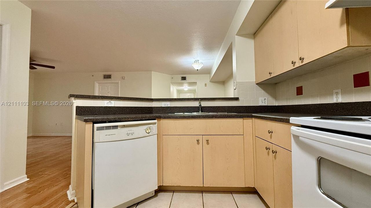 En Venta: $205,000 (3 camas, 2 baños, 1300 Pies cuadrados)