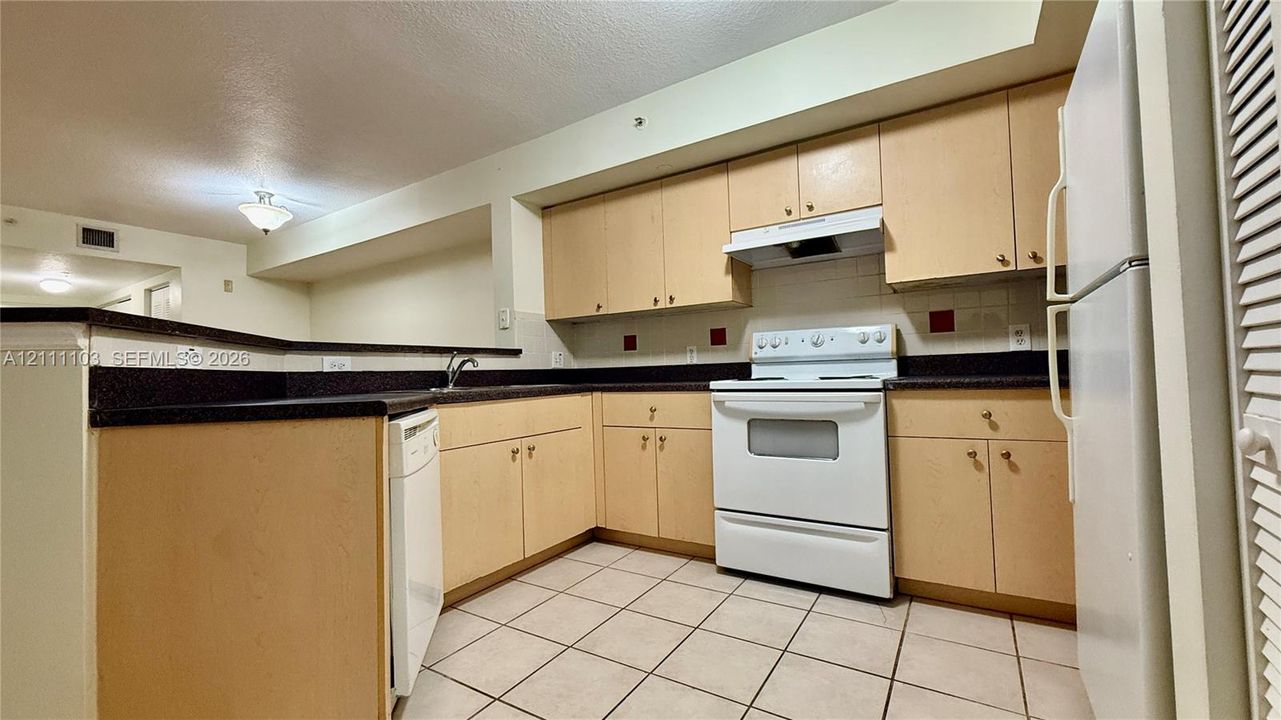 En Venta: $205,000 (3 camas, 2 baños, 1300 Pies cuadrados)