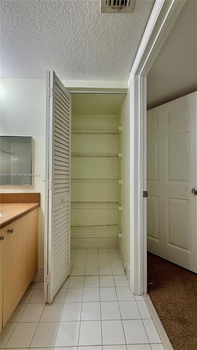 En Venta: $205,000 (3 camas, 2 baños, 1300 Pies cuadrados)