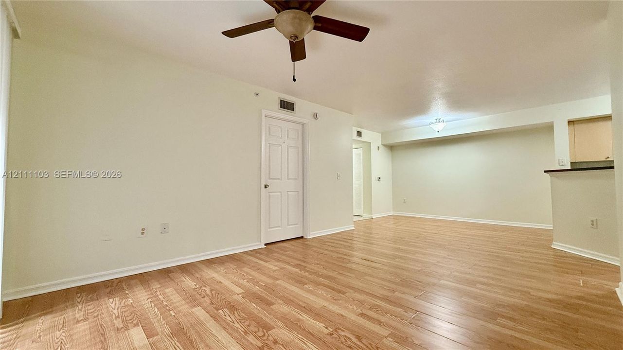 En Venta: $205,000 (3 camas, 2 baños, 1300 Pies cuadrados)